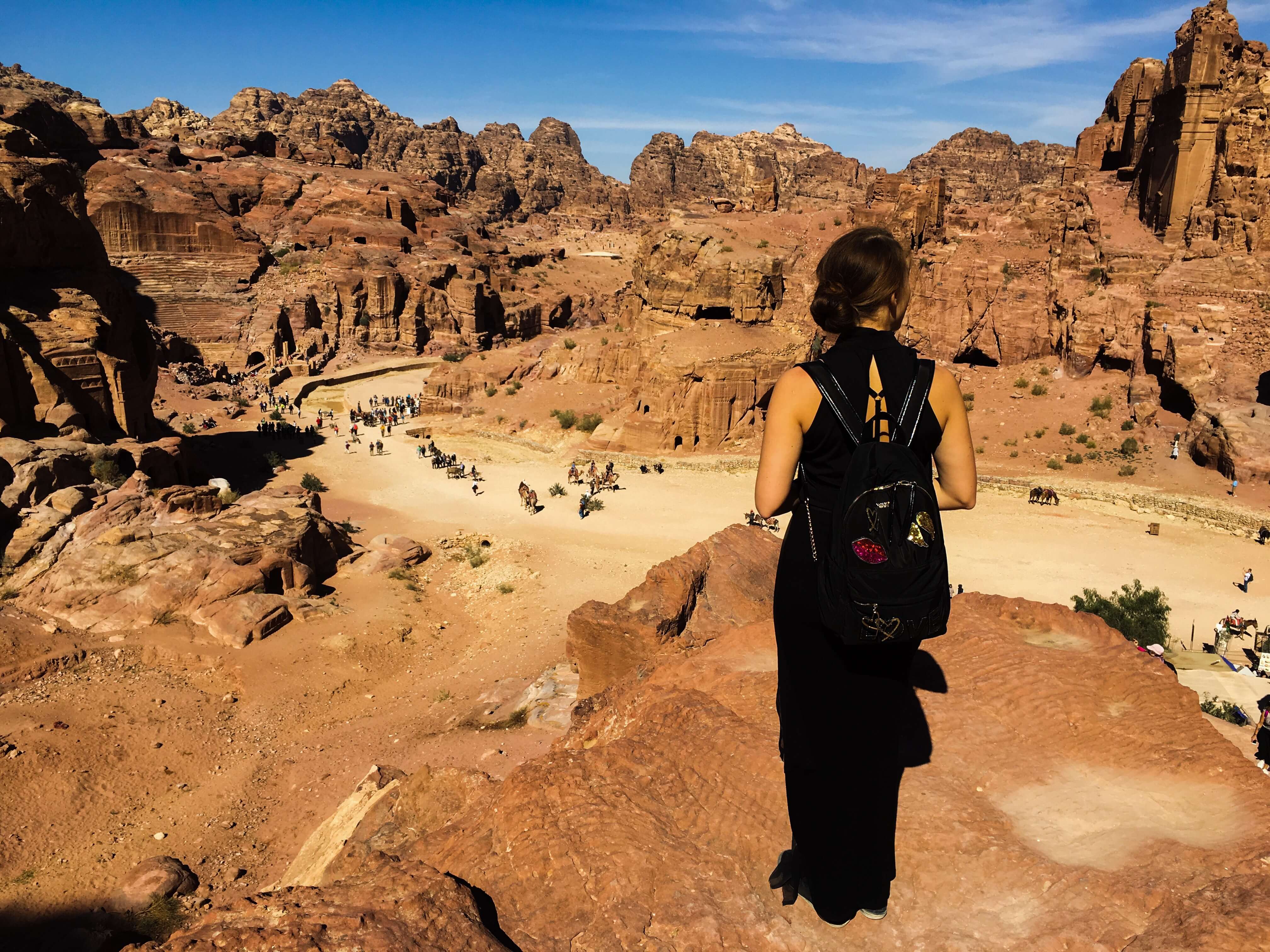 Jordania. Petra. Jak podróżować? Odpowiedzialne podróżowanie. Gdzie jechać? Wakacje. Jak podróżować? Jordania. Petra. Backpacker. Zasady odpowiedzialnego podróżowania.